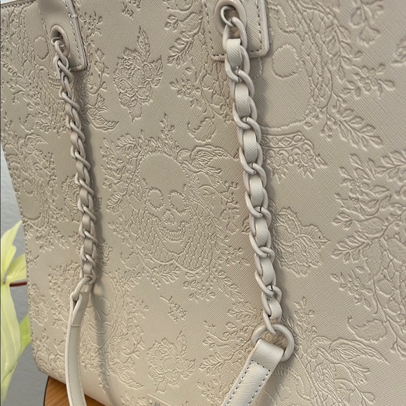 🎃👻Betsey Johnson 👻🎃Cream Tote Bag w/ Studded Detailing Clutch Inside NWT - Picture 7 of 15